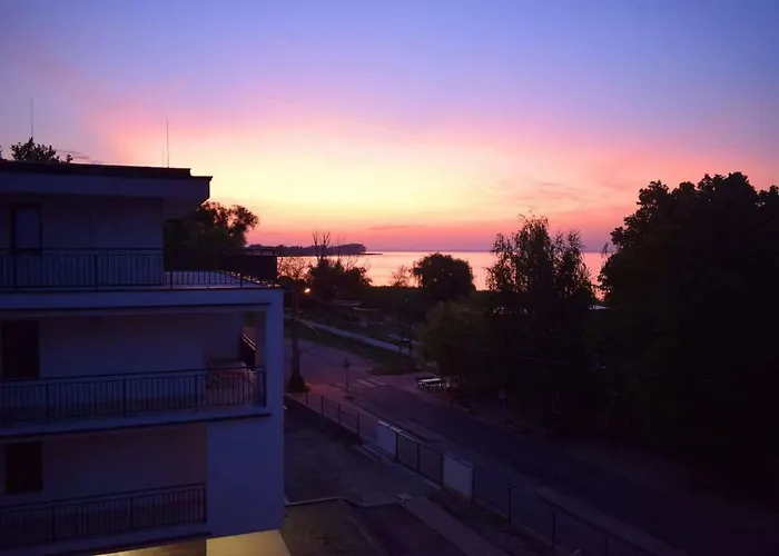 Balatoni élmény - Csopaki Apartmanlakások 20 Méterre A Balatontól